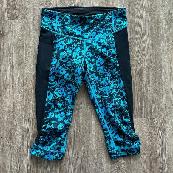 Lululemon Stop At Nothing Crop 18" Leggings Blue/Black Print Size 6 Mid Rise - Picture 2 of 8